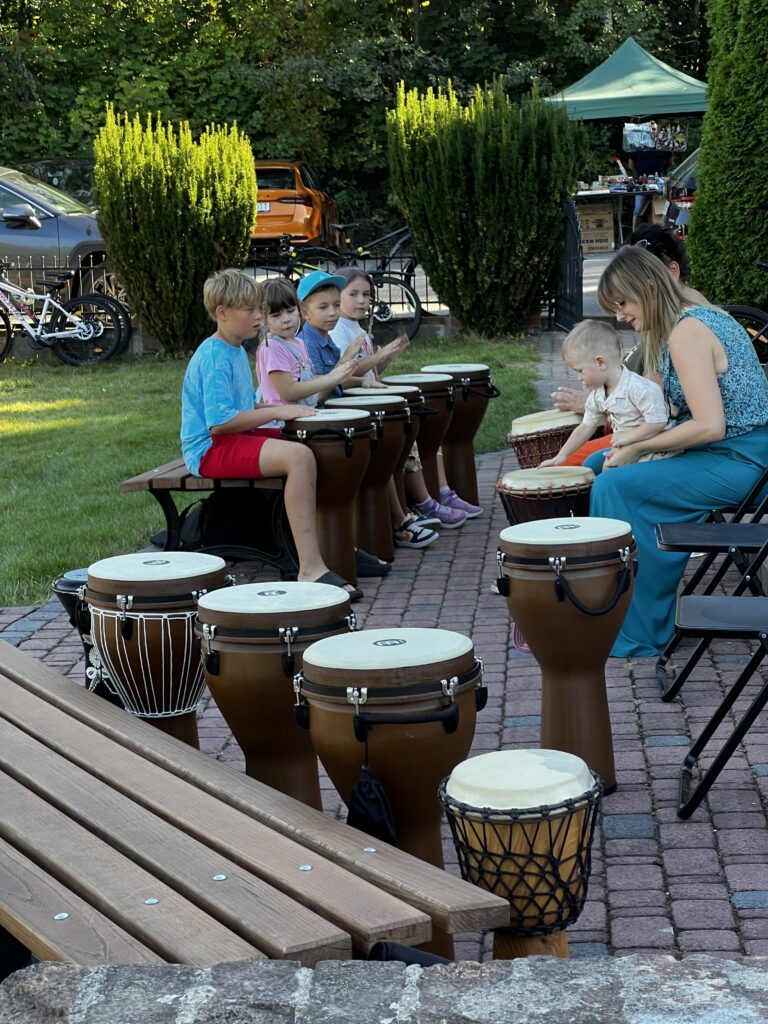 Pożegnanie lata 2025.
Warsztaty gry na bebnach.